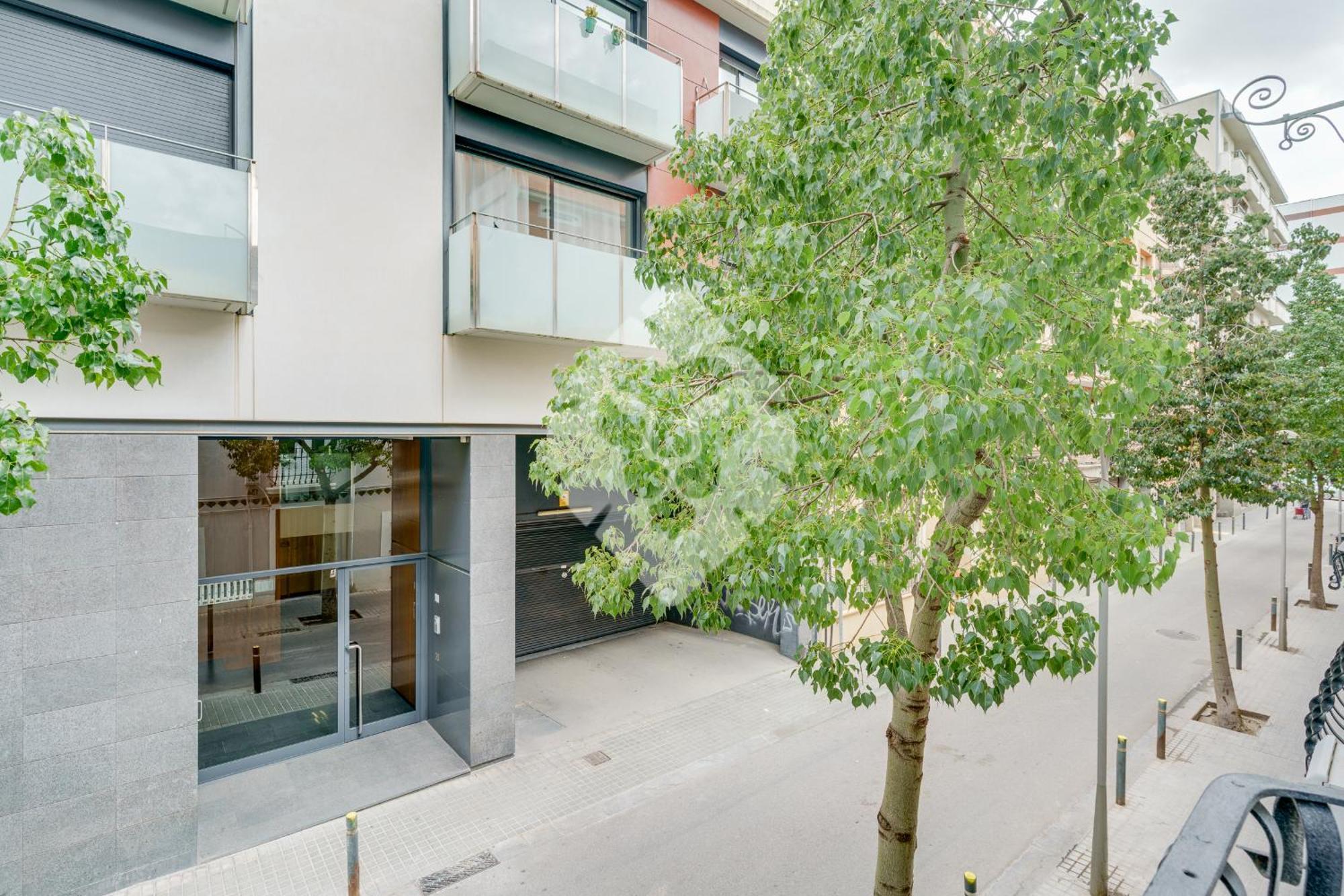 Piso Ideal Con 3 3 Banos Y Terraza * Barcelona